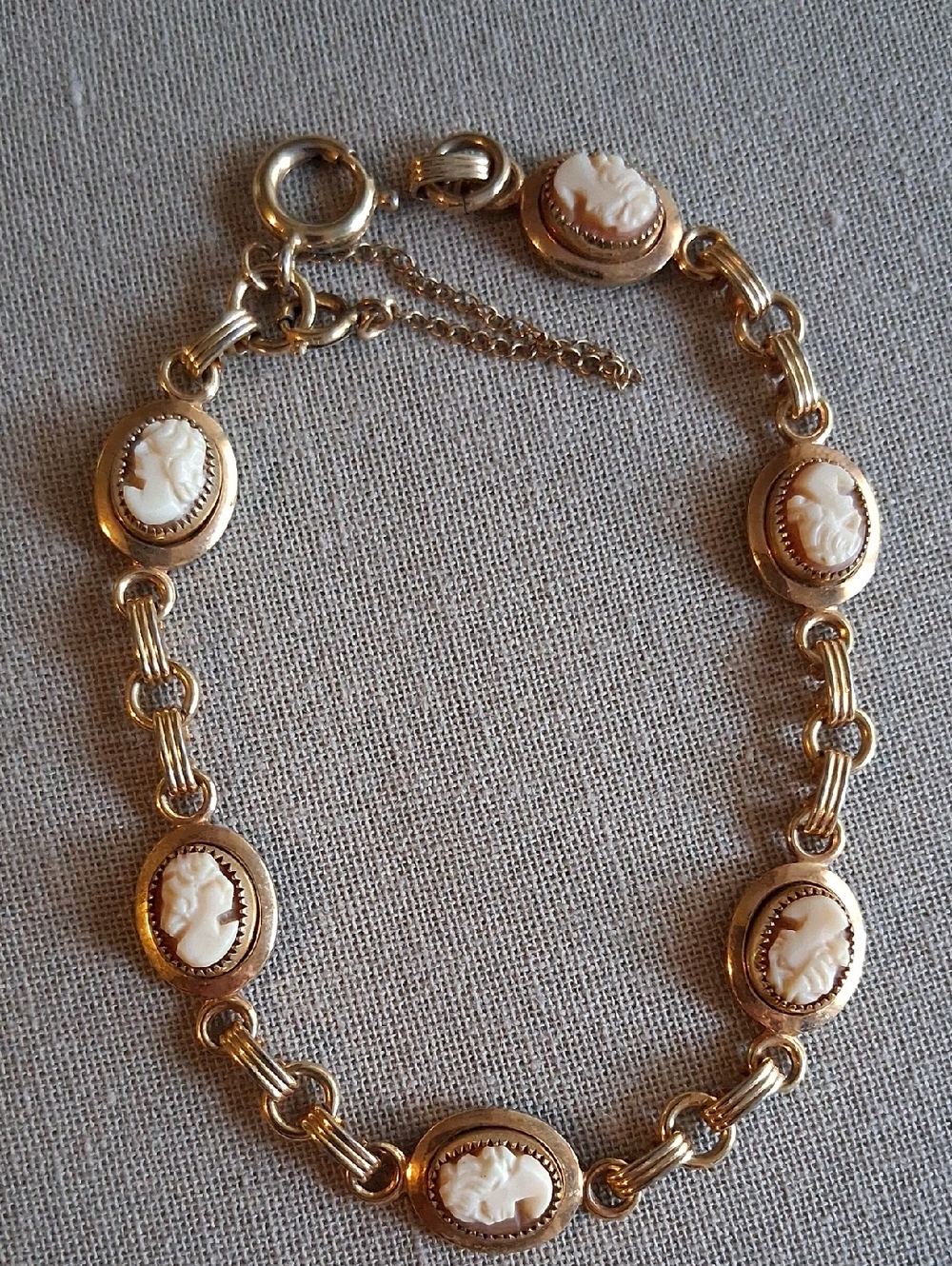 Vintage Costume Cameo Link Bracelet - Classic Women's Jewelry